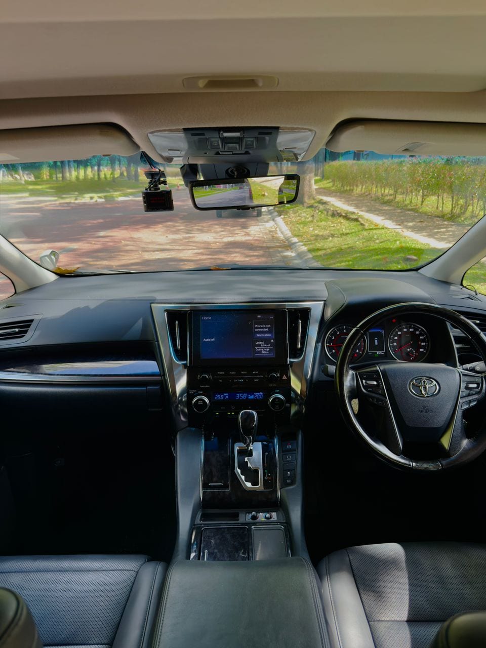 Toyota Alphard SC rental Malaysia - photo 2