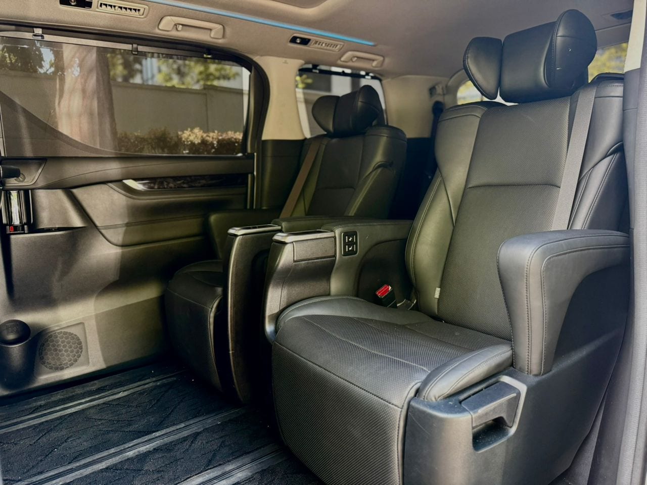 Toyota Alphard SC rental Malaysia - photo 3