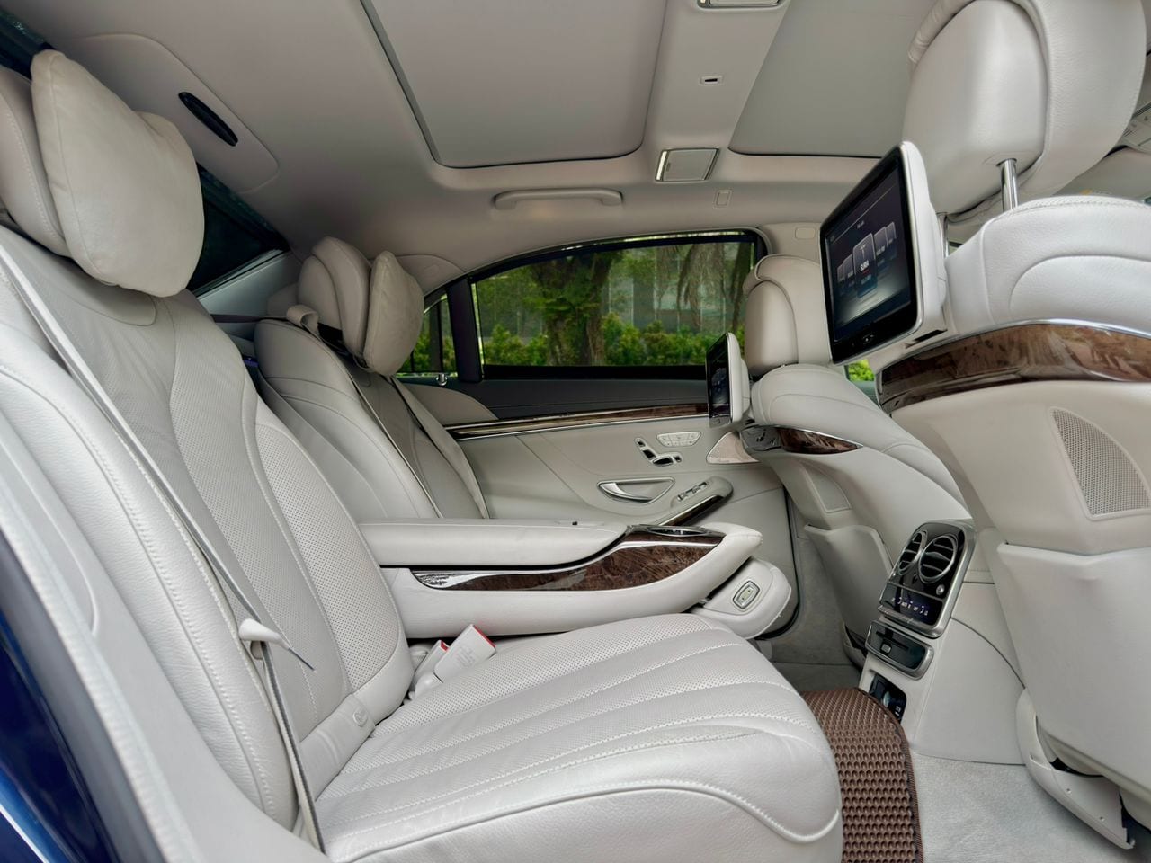 Mercedes-Benz S400 H rental Malaysia - photo 4